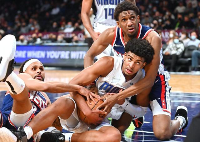 两杯毒酒挑一杯 疫情之下NBA选择咬牙坚持