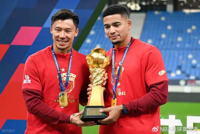 搜狐体育权威社区-海港后防大换血，超级杯雨战国安，谁将笑傲南京？|上海海港|北京国安|卫冕冠军|穆斯卡特|贺惯_新浪体育_新浪新闻