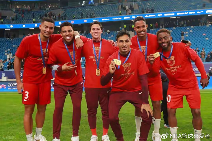 搜狐体育权威社区-海港后防大换血，超级杯雨战国安，谁将笑傲南京？|上海海港|北京国安|卫冕冠军|穆斯卡特|贺惯_新浪体育_新浪新闻