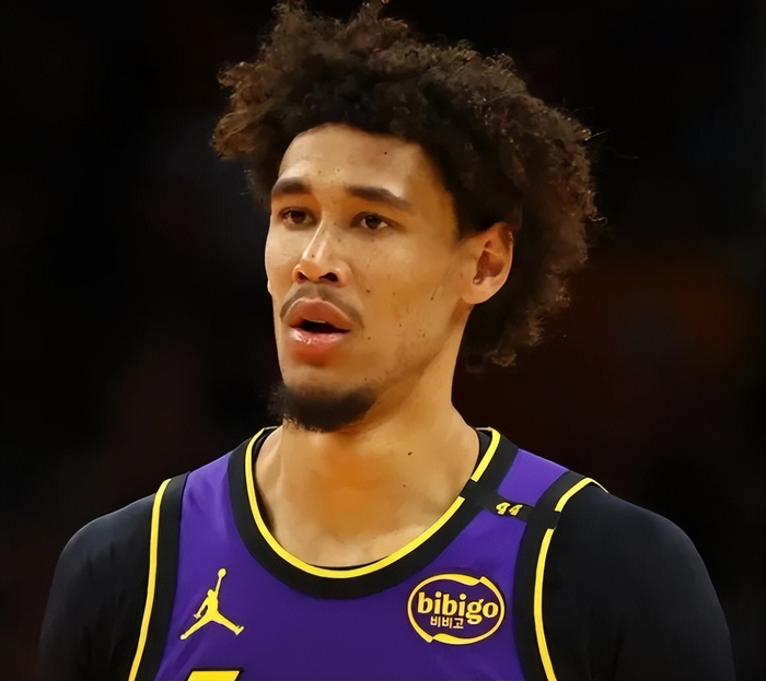 互动-斯玛特和海斯打成最大赢家！雷迪克发布会公开称赞，统治内外线！|湖人|马库斯-斯玛特|新奥尔良鹈鹕队|贾克森·海斯|JJ-雷迪克_新浪体育_新浪新闻