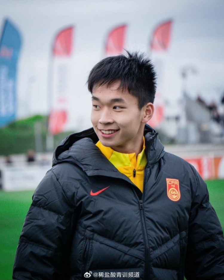 互动-博主：黄子杰在欧罗巴U19B队注册，将战加泰罗尼亚U19优选联赛