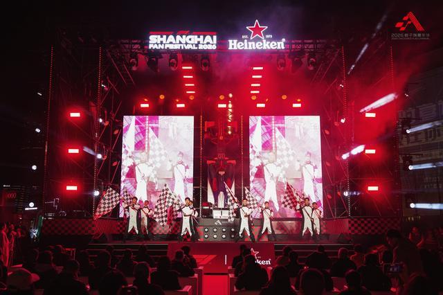 互动-从《飞驰人生》到飞驰人生：2026格子旗嘉年华启幕 经典F1战车亮相西岸