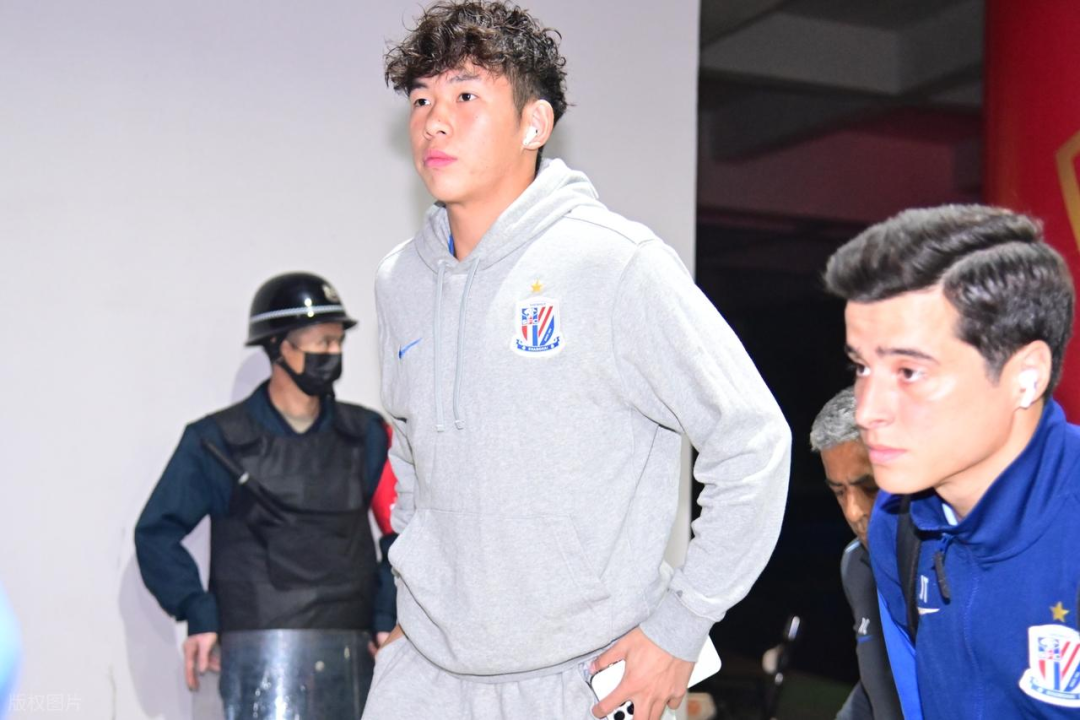 足球-刘诚宇将出战业余联赛？已出现在球队报名名单，申花跟队记者辟谣