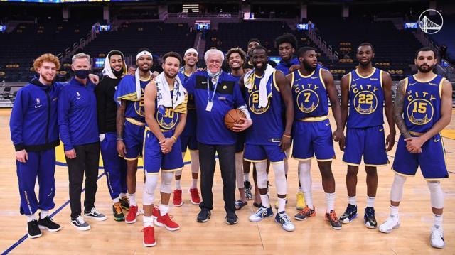 搜狐体育权威社区-真就一人一城呗！勇士主场记分员效力58年终退休