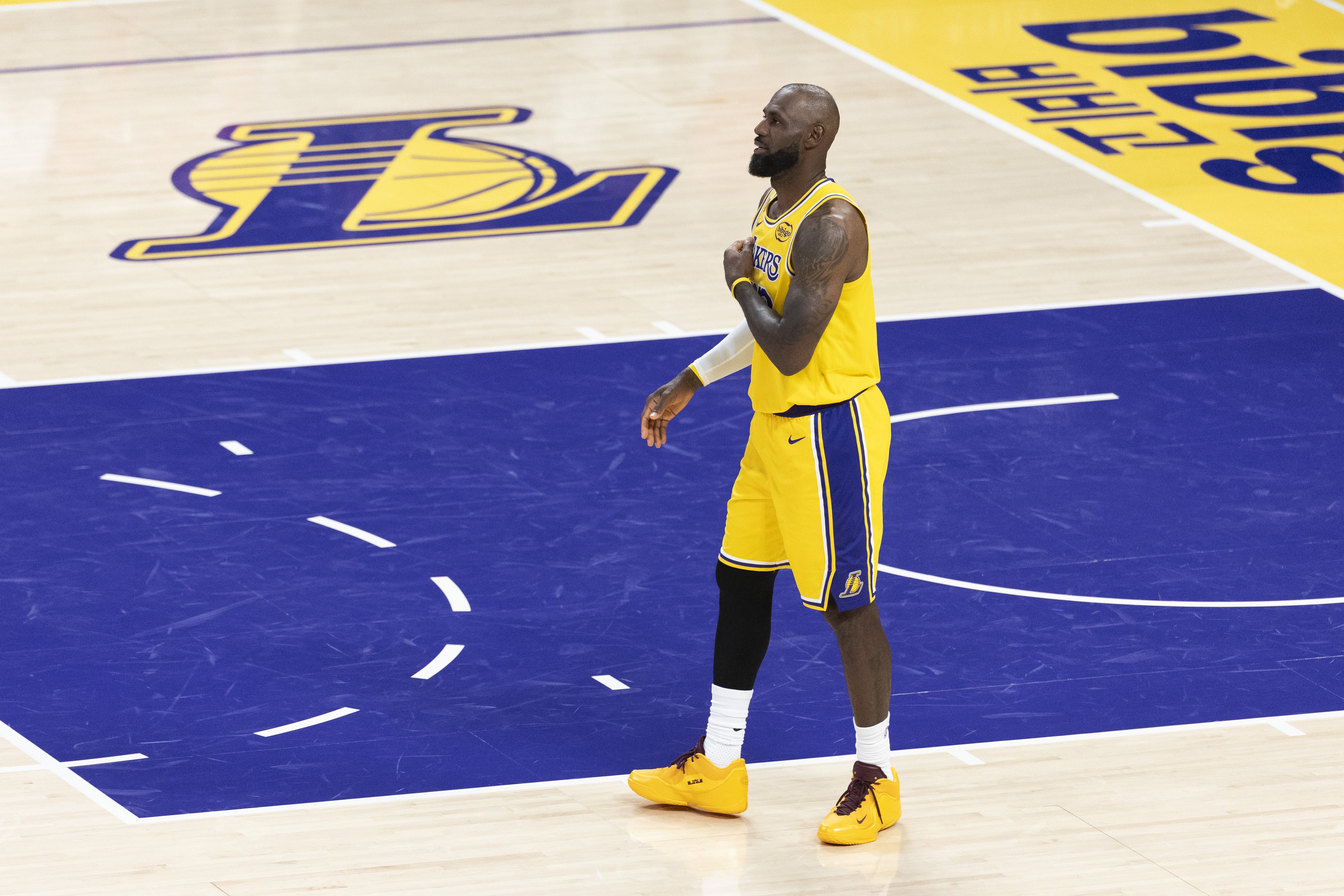 sohu搜狐首页-未来成谜！詹姆斯还会继续征战NBA吗？他会接受多大幅度的降薪？