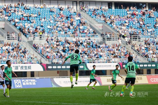 篮球-21635人的心跳，与湖州队同频——“吴越杯”湖州主场首战侧记|杭州|浙江省城市足球联赛|球迷|看台|折页_新浪体育_新浪新闻